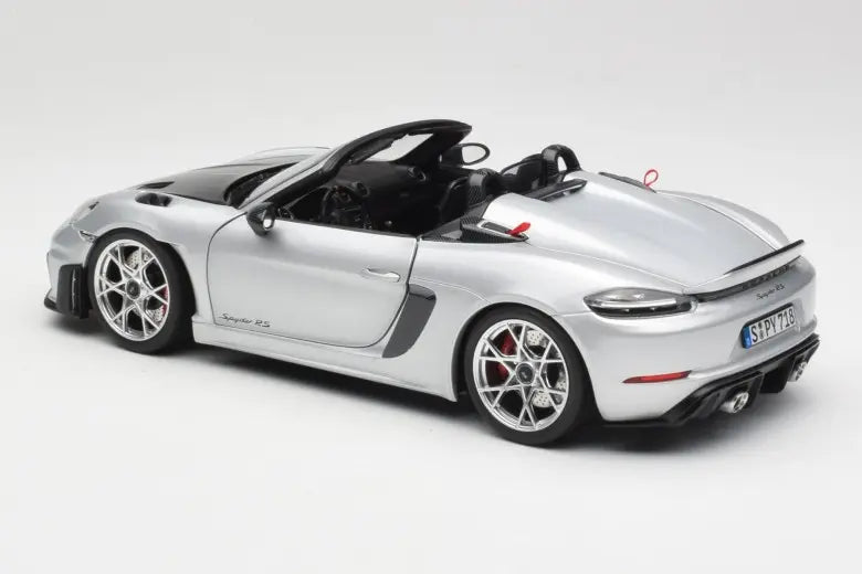 Porsche 718 Spyder RS Weissach Pack GT-Silver Metallic Norev 1/18