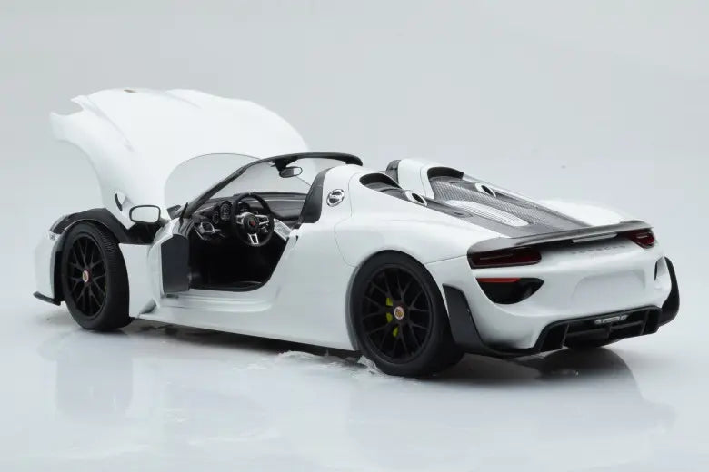 Porsche 918 Spyder Weissach Package White With Black Wheels Minichamps 1/18