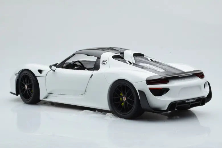 Porsche 918 Spyder Weissach Package White With Black Wheels Minichamps 1/18