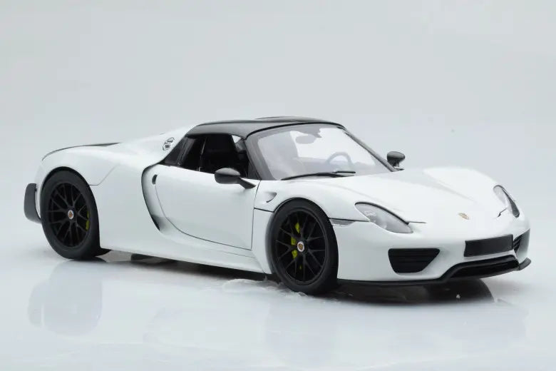 Porsche 918 Spyder Weissach Package White With Black Wheels Minichamps 1/18
