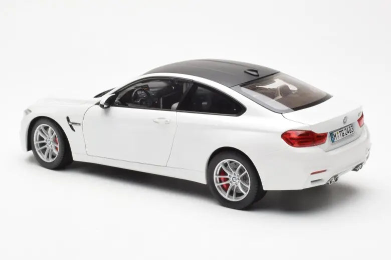 BMW M4 F82 Coupe Frozen Brilliant White Paragon 1/18