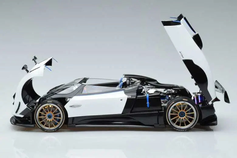 Pagani Zonda HP Barchetta Carbon Fibre White LCD 1/18