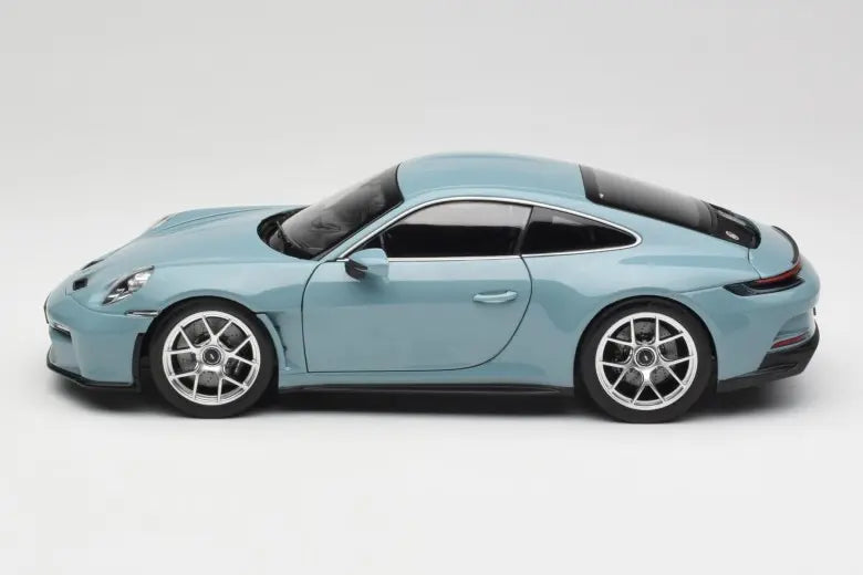 Porsche 911 992 S/T Meissenblue Norev 1/18