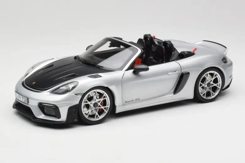 Porsche 718 Spyder RS Weissach Pack GT-Silver Metallic Norev 1/18