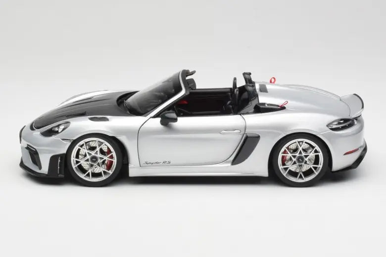 Porsche 718 Spyder RS Weissach Pack GT-Silver Metallic Norev 1/18