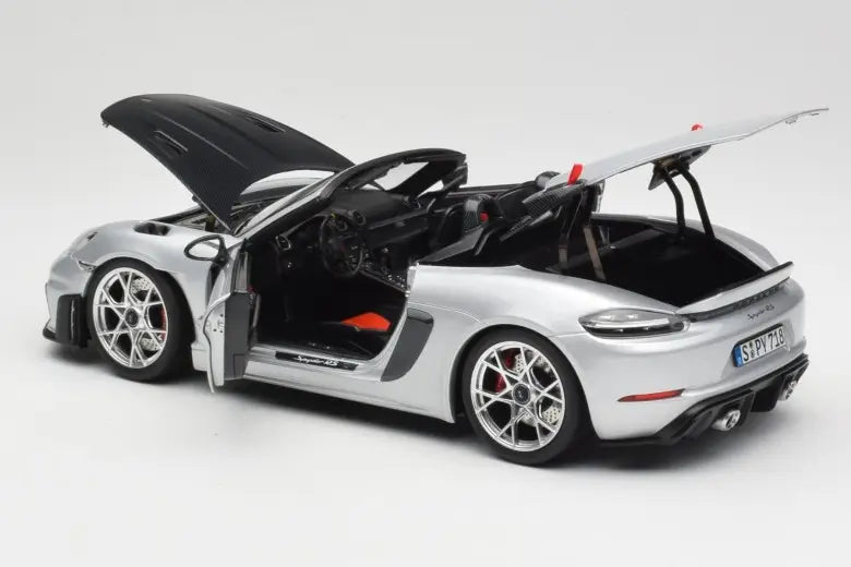 Porsche 718 Spyder RS Weissach Pack GT-Silver Metallic Norev 1/18