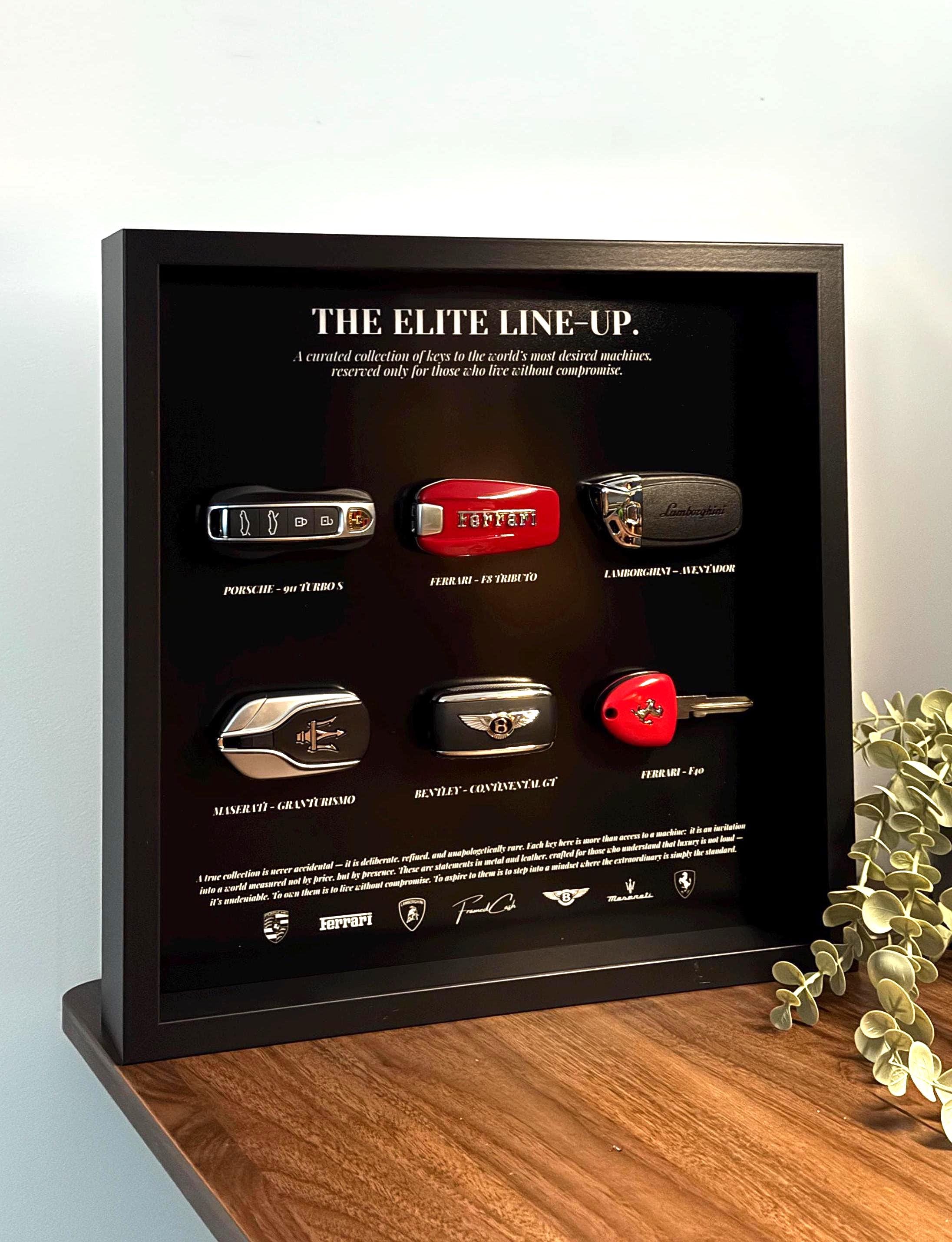 Der Elite Line-Up-Schlüsselrahmen | 35 x 35 cm großes Display mit luxuriösen Supercar-Schlüsseln | Hochwertiges Wandkunstdekor in limitierter Auflage. 